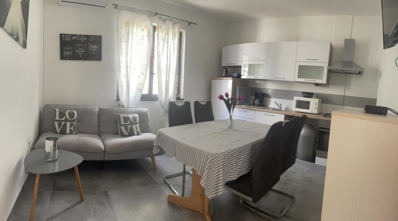 Apartment Greta Лабин Екстериор снимка